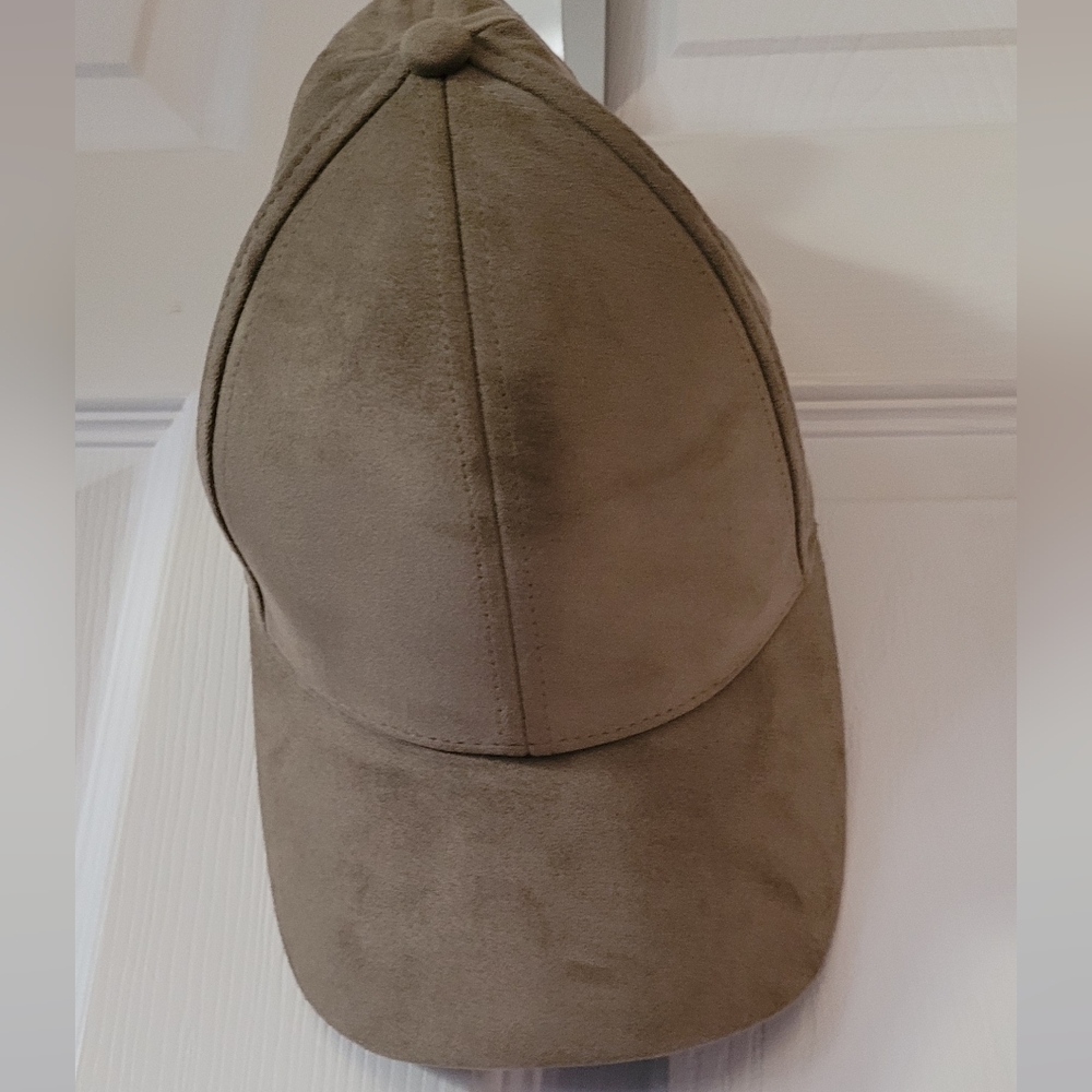 NWT Wilfred Suede Cap